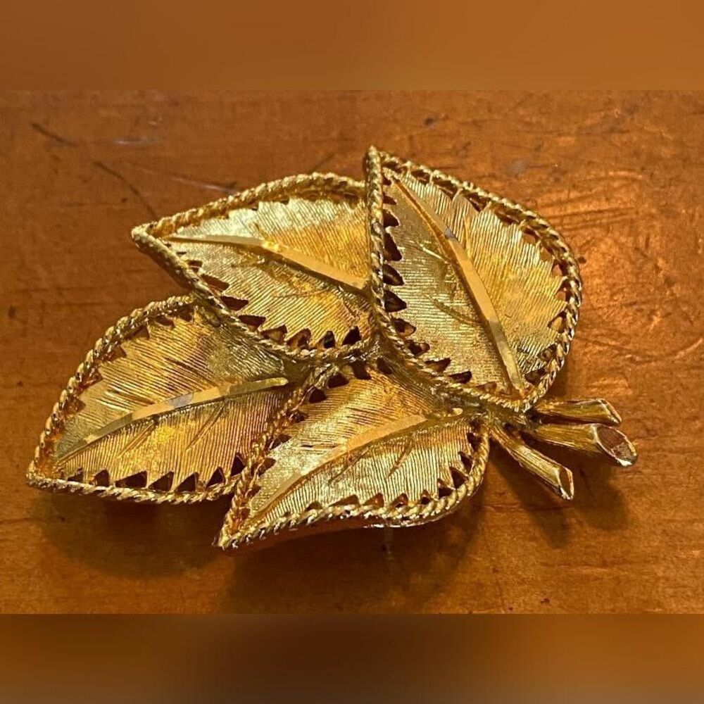Vintage BSK Gold Tone Leaf Brooch Pin Textured Triple Leaves 2 1/4”